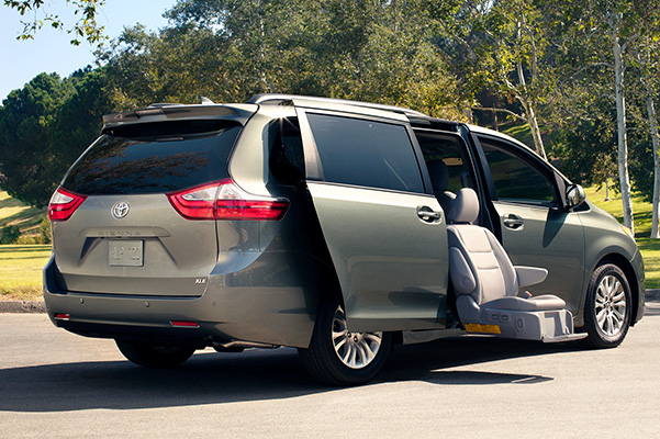 2020 toyota best sale sienna minivan